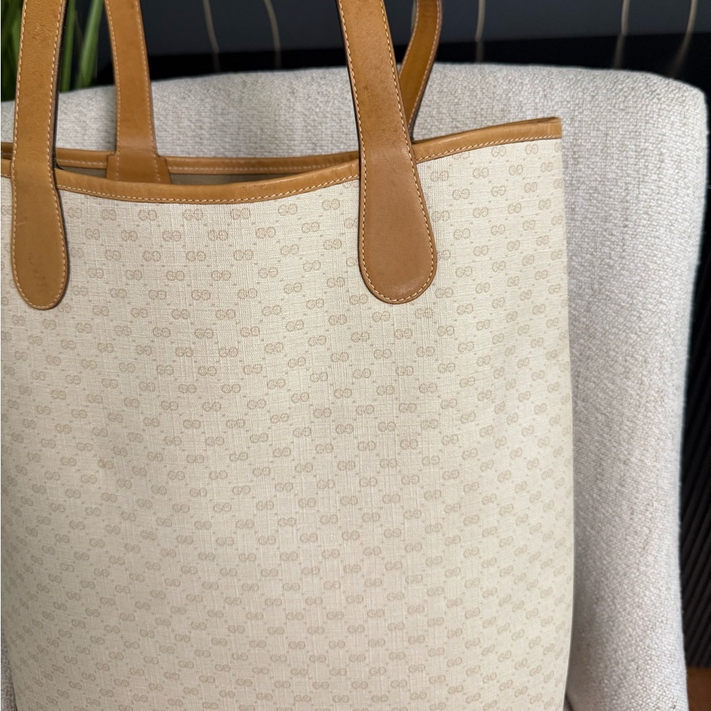 Authentic Gucci white monogram microGG coated canvas tote bag - Picture 9 of 16